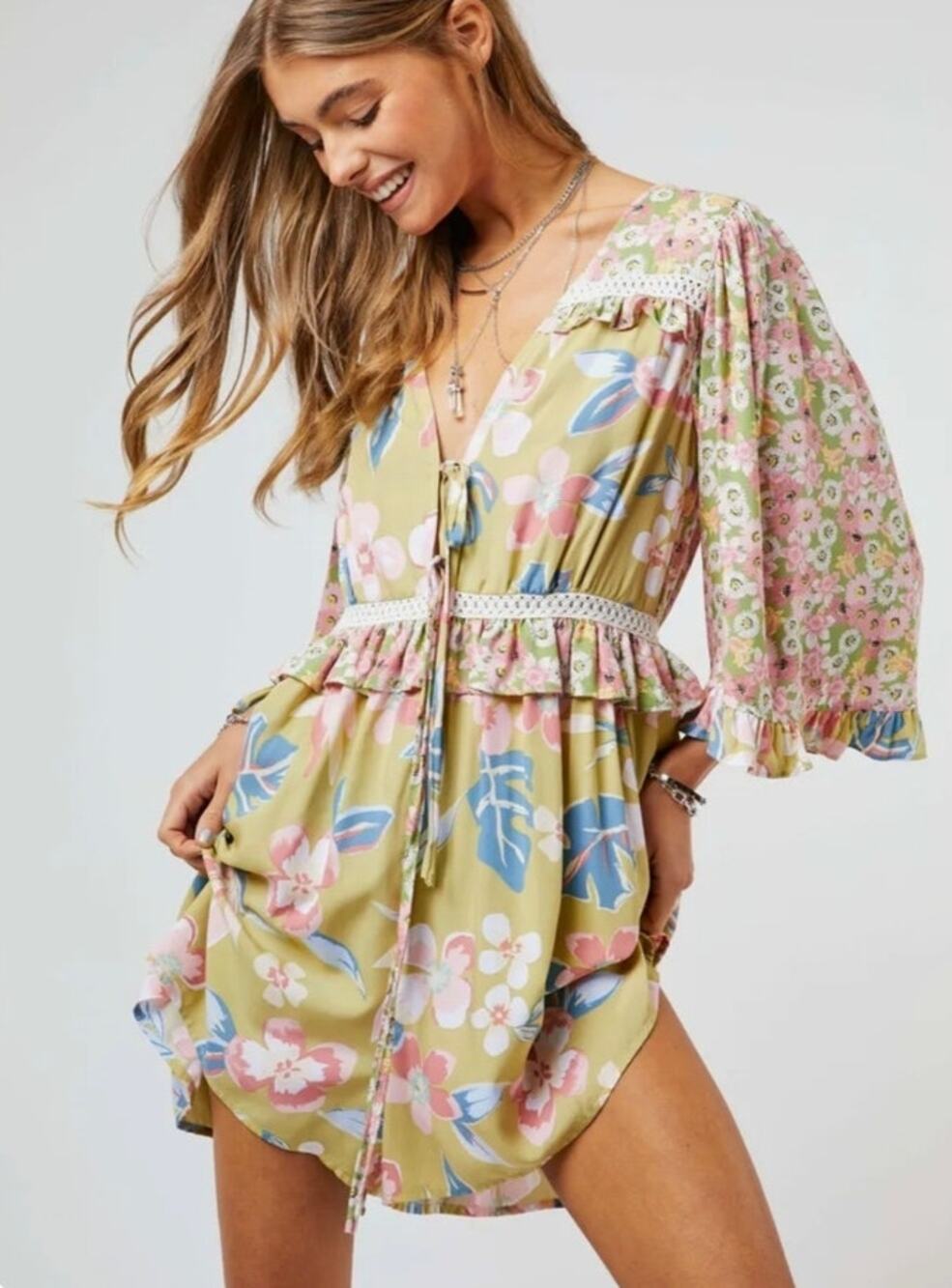 Davi & Dani Floral Tie Neck 3/4 Sleeve Wide Leg Romper Jumpsuit Size L